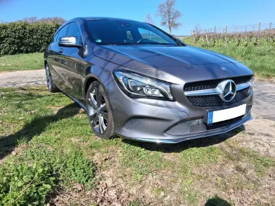 Gebraucht Mercedes CLA200 Shooting Brake Urban 156 PS (114 kW) 2016 Grau Kombi