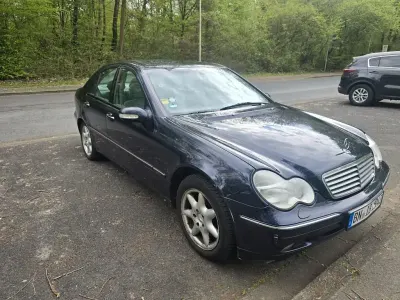 Używany Mercedes C320 Elegance 218 KM (160 kW) 2000 Niebieski Sedan/Limuzyna