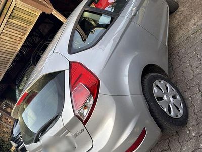 Gebraucht Ford Fiesta Trend 95 PS (69 kW) 2016 Silber Kleinwagen