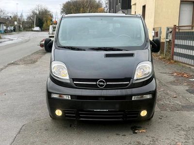 Schwarz Gebraucht 2004 Opel Vivaro Van / Kleinbus | 5.500 € (Fairer Preis)