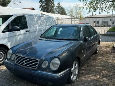 Gebraucht Mercedes E430 279 PS (205 kW) 1998 Blau Limousine