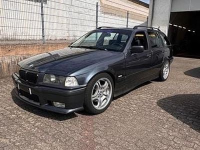 BMW 323