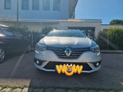 Gebraucht Renault Mégane LIMITED 131 PS (96 kW) 2019 Grau Limousine