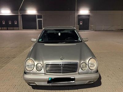Gebraucht Mercedes E240 170 PS (125 kW) 1999 Silber Limousine