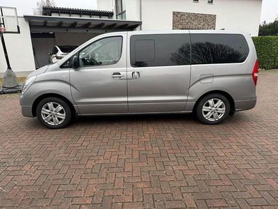 Grau Gebraucht 2016 Hyundai H-1 Van / Kleinbus | 17.900 € (Etwas zu teuer)