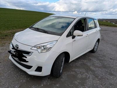 Gebraucht Toyota Verso 99 PS (72 kW) 2014 Weiß Van / Kleinbus