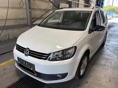 Gebraucht VW Touran Match 105 PS (77 kW) 2012 Weiß Van / Kleinbus