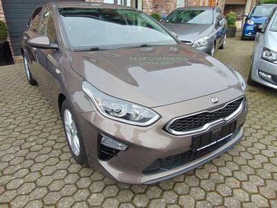 Braun Gebraucht 2018 Kia Ceed Silver Kleinwagen | 12.950 € (Fairer Preis)