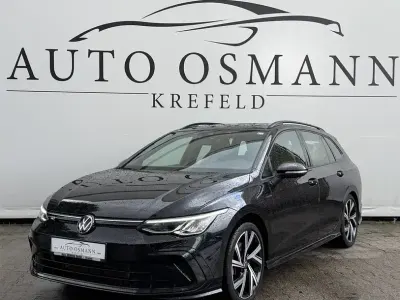 Gebraucht VW Golf VIII R-line 150 PS (110 kW) 2023 Deep black perleffekt Kombi
