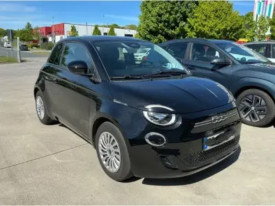 Gebraucht Fiat 500e Action 69 kW (95 PS) 2023 Schwarz Kleinwagen