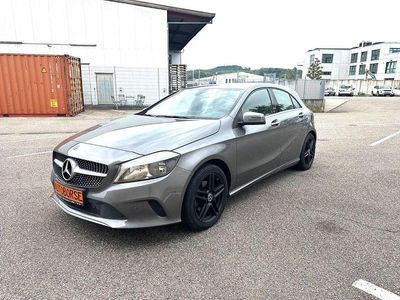 Gebraucht Mercedes A180 122 PS (89 kW) 2017 Grau Limousine