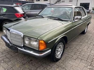 Gebraucht Mercedes 230 136 PS (100 kW) 1983 Grün Coupé