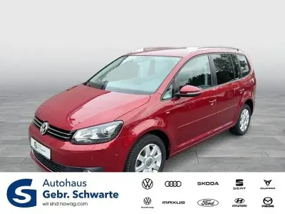 Używany VW Touran Comfortline 140 KM (102 kW) 2015 Czerwony Minivan