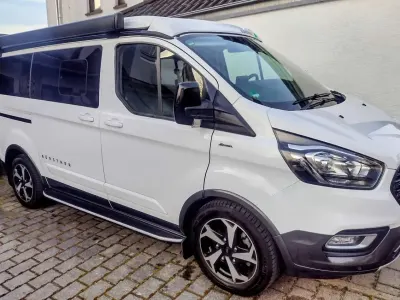 Gebraucht Ford Tourneo Custom Titanium 170 PS (125 kW) 2024 Weiß Van