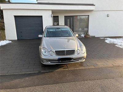 Silber Gebraucht 2005 Mercedes E320 Avantgarde Limousine | 3.500 € (Fairer Preis)
