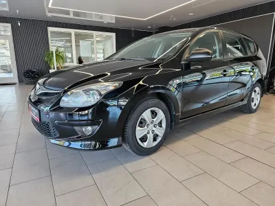 Gebraucht Hyundai i30 Comfort 127 PS (93 kW) 2011 Schwarz Kombi