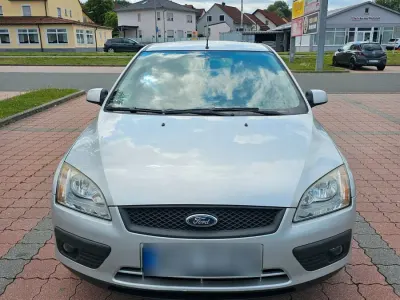 Gebraucht Ford Focus 101 PS (74 kW) 2008 Grau Limousine