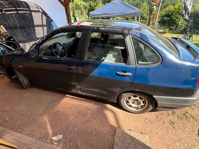 Gebraucht Seat Cordoba 65 PS (47 kW) 1996 Blau Limousine