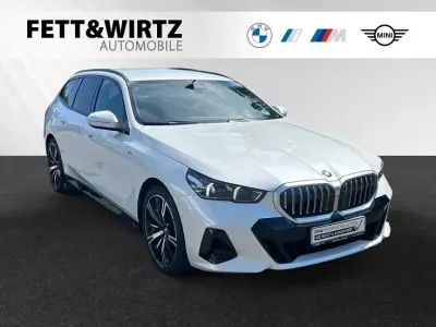 Gebraucht BMW 520 M Sport 208 PS (152 kW) 2025 Mineralweiß metallic Kombi