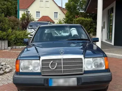 Gebraucht Mercedes 200 118 PS (86 kW) 1991 Blau Limousine