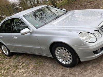 Gebraucht Mercedes E200 Classic 184 PS (135 kW) 2007 Silber Limousine