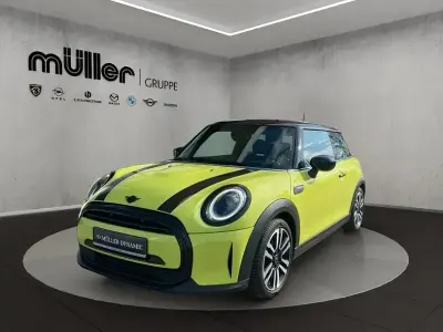 Używany Mini Cooper Classic 136 KM (100 kW) 2023 Żółty Hatchback