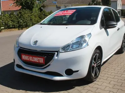 Gebraucht Peugeot 208 Access 68 PS (50 kW) 2013 Weiß Kleinwagen