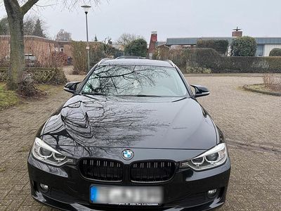 Gebraucht BMW 318 143 PS (105 kW) 2013 Schwarz Kombi