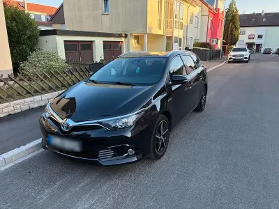 Gebraucht Toyota Auris Hybrid 136 PS (100 kW) 2017 Schwarz Kombi