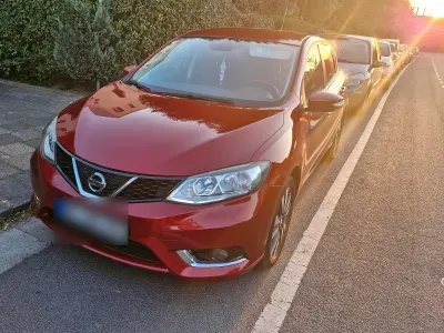 Gebraucht Nissan Pulsar 116 PS (85 kW) 2016 Rot Kleinwagen