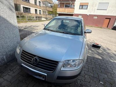 Usata VW Passat 130 CV (95 kW) 2003 Argento Berlina