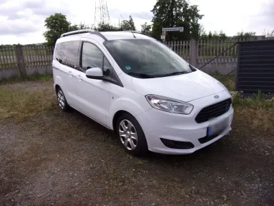 Gebraucht Ford Tourneo Courier Trend 101 PS (74 kW) 2016 Weiß Van / Kleinbus