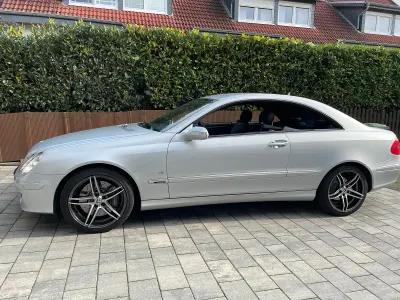 Gebraucht Mercedes CLK320 224 PS (164 kW) 2007 Silber Coupé