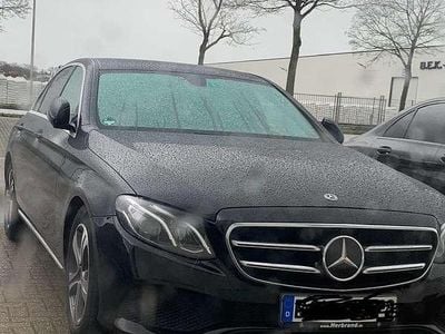 Schwarz Gebraucht 2019 Mercedes E220 Avantgarde Limousine | 26.000 € (Etwas zu teuer)