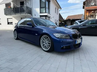 Gebraucht BMW 320 Sport Line 184 PS (135 kW) 2010 Blau Limousine