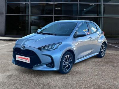 Gebraucht Toyota Yaris Comfort 125 PS (91 kW) 2022 Shimmering silver metallic Limousine
