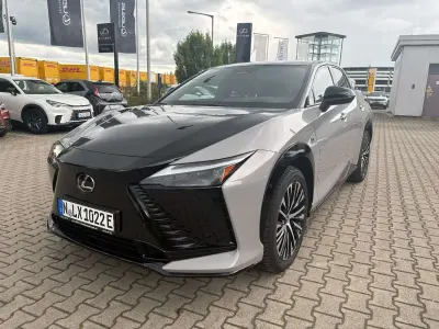 Gebraucht Lexus RZ 550e Sport Line 300 kW (408 PS) 2026 Neutrinograu metallic /schwarz SUV