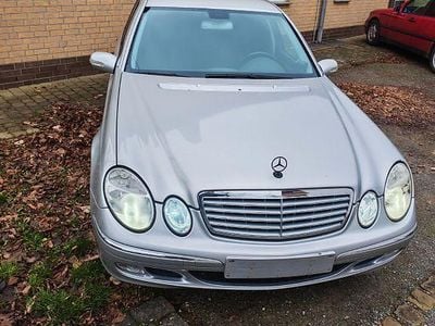 Gebraucht Mercedes E220 Elegance 150 PS (110 kW) 2002 Silber Limousine