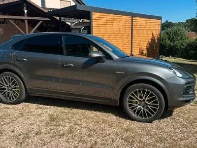 Gebraucht Porsche Cayenne E-Hybrid 462 PS (339 kW) 2021 Grau SUV