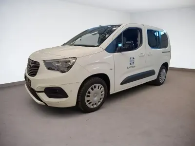 Używany Opel Combo 131 KM (96 kW) 2022 Biały Minivan