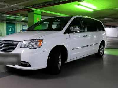 Gebraucht Chrysler Town & Country Limited 283 PS (208 kW) 2013 Weiß Van / Kleinbus