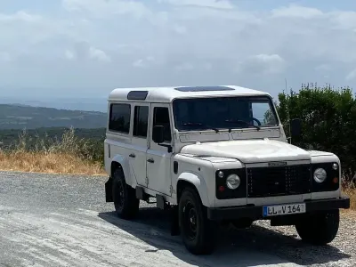 Gebraucht Land Rover Defender 113 PS (83 kW) 1998 Weiß Kombi