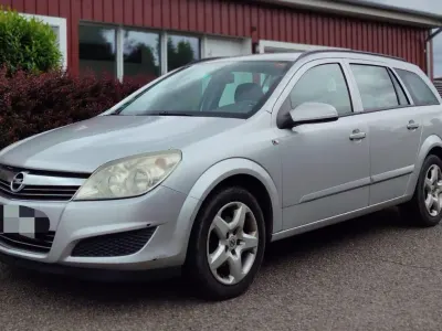 Usata Opel Astra 110 CV (80 kW) 2008 Argento Station wagon