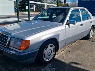 Brugt Mercedes E220 150 HK (110 kW) 1993 Sølv Sedan