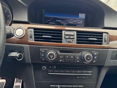 Schwarz Gebraucht 2011 BMW 320 Exclusive Kombi | 8.000 € (Fairer Preis)