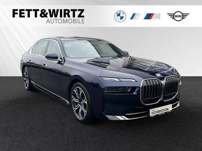 Gebraucht BMW 750e Comfort Edition 489 PS (359 kW) 2024 Bmw individual tansanitblau metallic Limousine