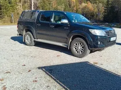 Używany Toyota HiLux 171 KM (125 kW) 2012 Czarny Pickup