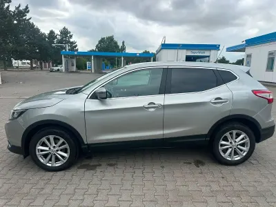 Gebraucht Nissan Qashqai 116 PS (85 kW) 2015 Grau SUV