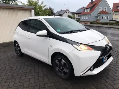 Gebraucht Toyota Aygo 60 PS (44 kW) 2015 Weiß Kleinwagen