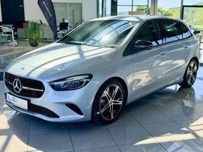 Neu Mercedes B200 163 PS (119 kW) 2026 Silber Kleinwagen